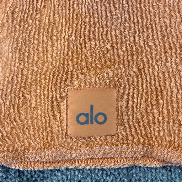 ALO Yoga Terry Beachside Short Sleeve Orange Square Neck Crop Top Womens M - Picture 8 of 9